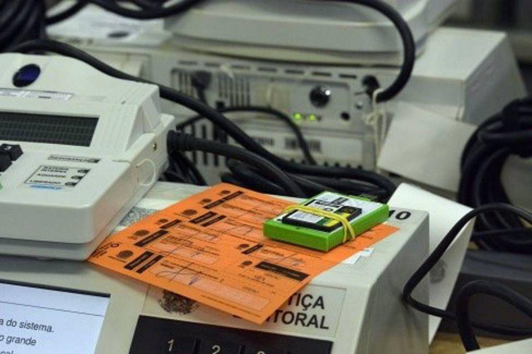 Cartórios eleitorais de SP começam a preparação das urnas para a votação