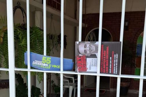 Anderson descumpre liminar e segue distribuindo panfletos de ataque em São José