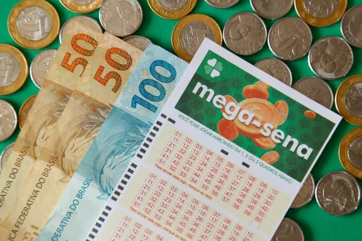 Mega-Sena: ninguém acerta seis dezenas e prêmio acumula em R$ 30 milhões