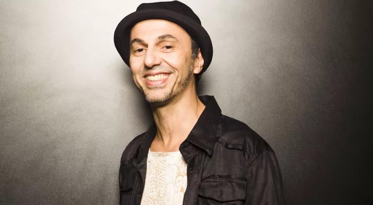 Zeca Baleiro faz show gratuito na Flim 2024, em São José dos Campos