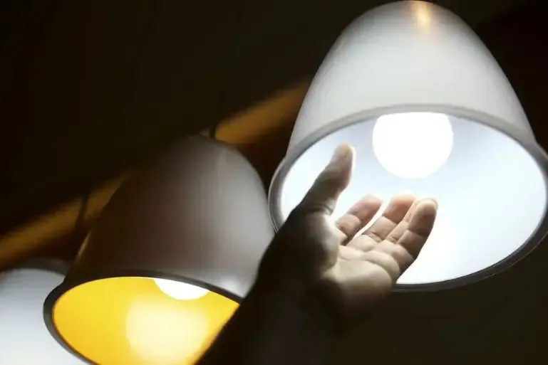 Aneel anuncia bandeira amarela para contas de luz em novembro