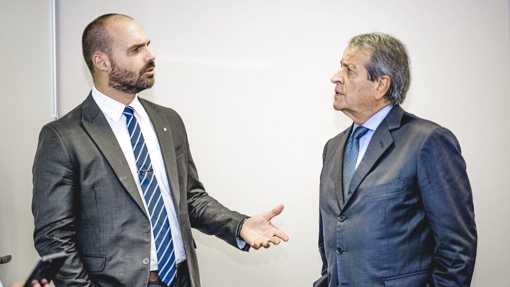 Eduardo Bolsonaro assumirá presidência do PL para 'combater' Moraes, diz Valdemar