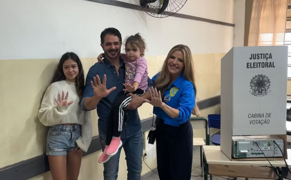 O candidato Ortiz Junior, do Republicanos, votou por volta das 11h, em uma escola pública no Quiririm, em Taubaté