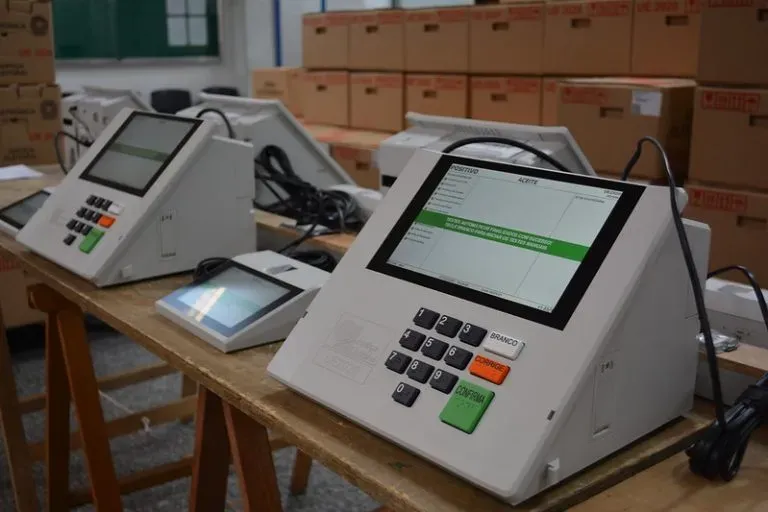 Pesquisa revela escolaridade dos 460 mil candidatos a cargos eletivos deste ano