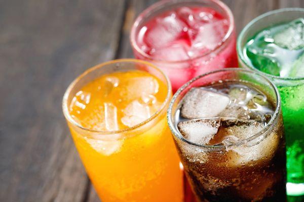 Consumo de bebidas doces por crianças e adolescentes cresce 23% no Brasil