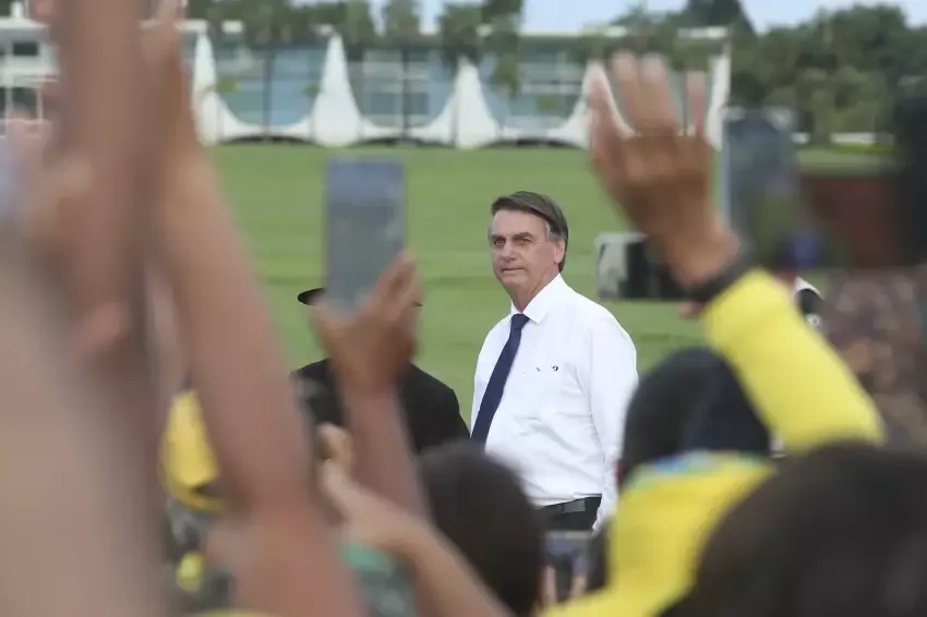 PF indicia Bolsonaro, Braga Netto e mais 35 por três crimes