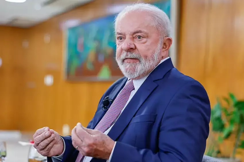 Lula passa por cirurgia de emergência em São Paulo para drenagem de hematoma