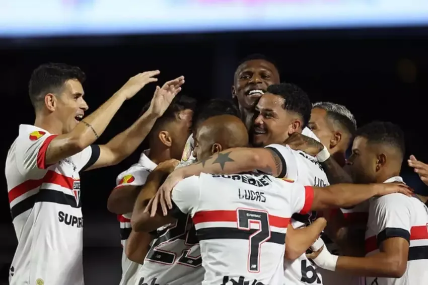 Em jogo de golaços, São Paulo vence por 3 a 1 o Corinthians