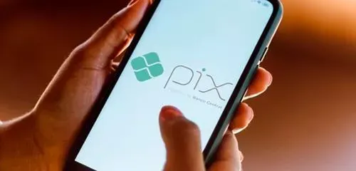 Pix registra maior queda de transações desde sua criação após fake news sobre imposto
