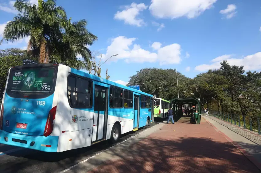 Câmara barra perguntas sobre atrasos em linha de ônibus em São José