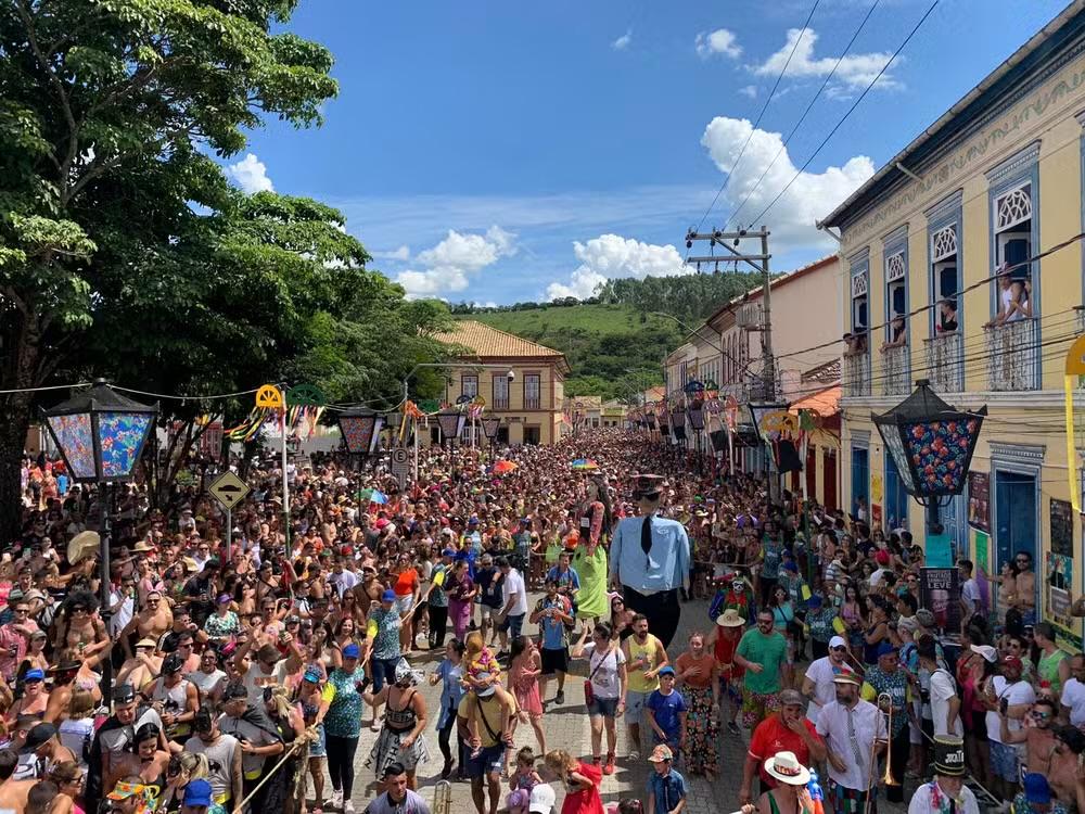 Carnaval deve injetar quase R$ 1 bilhão na economia do Vale e região, aponta Sincovat