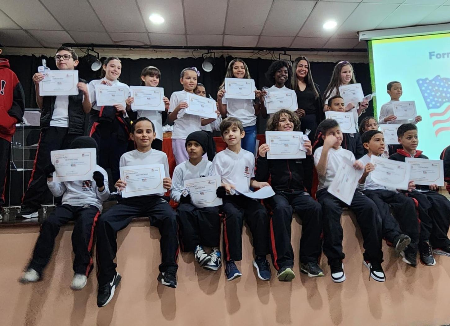 Jacareí abre 800 vagas para cursos de inglês gratuitos on-line