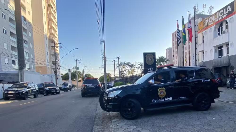 Polícia Civil prende 10 suspeitos de ligação com o tráfico de drogas, em São José