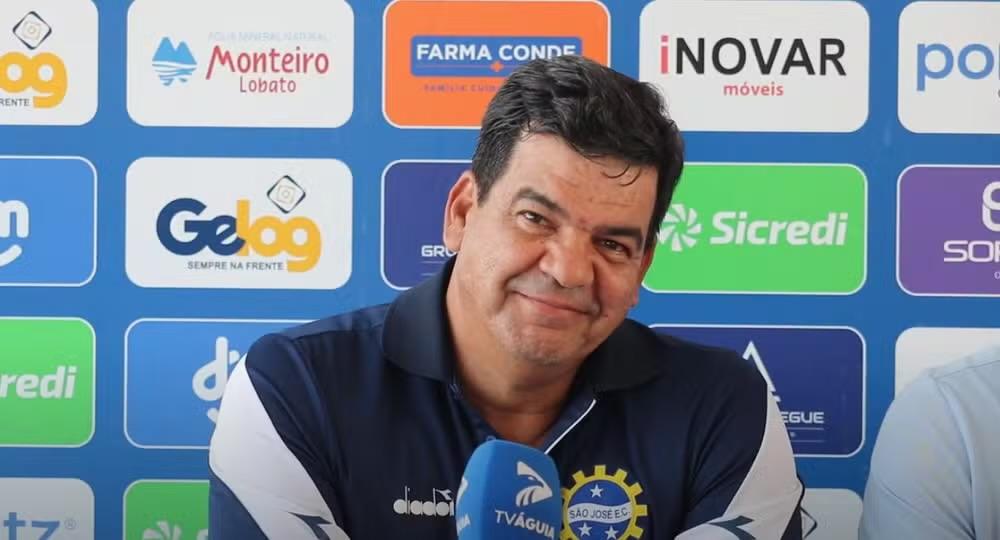São José anuncia saída do técnico Moacir Júnior após três jogos sem vitória