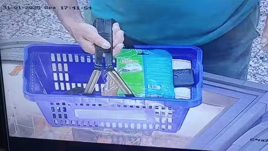 ‘Tarado’ é preso após filmar por baixo da saia de mulheres em São José
