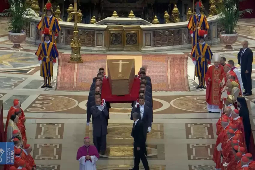 Funeral do Papa Francisco é transmitido ao vivo; ASSISTA