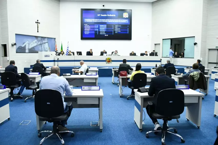Câmara aprova recriação de cargos inconstitucionais da Prefeitura de São José