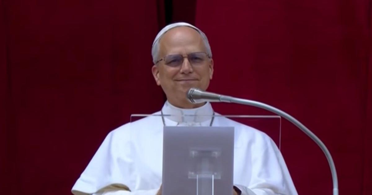 Papa Leão XIV pede paz na Ucrânia e Gaza ao rezar para 150 mil no Vaticano