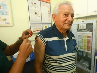São José inicia vacinação contra gripe em unidades da Casa do Idoso