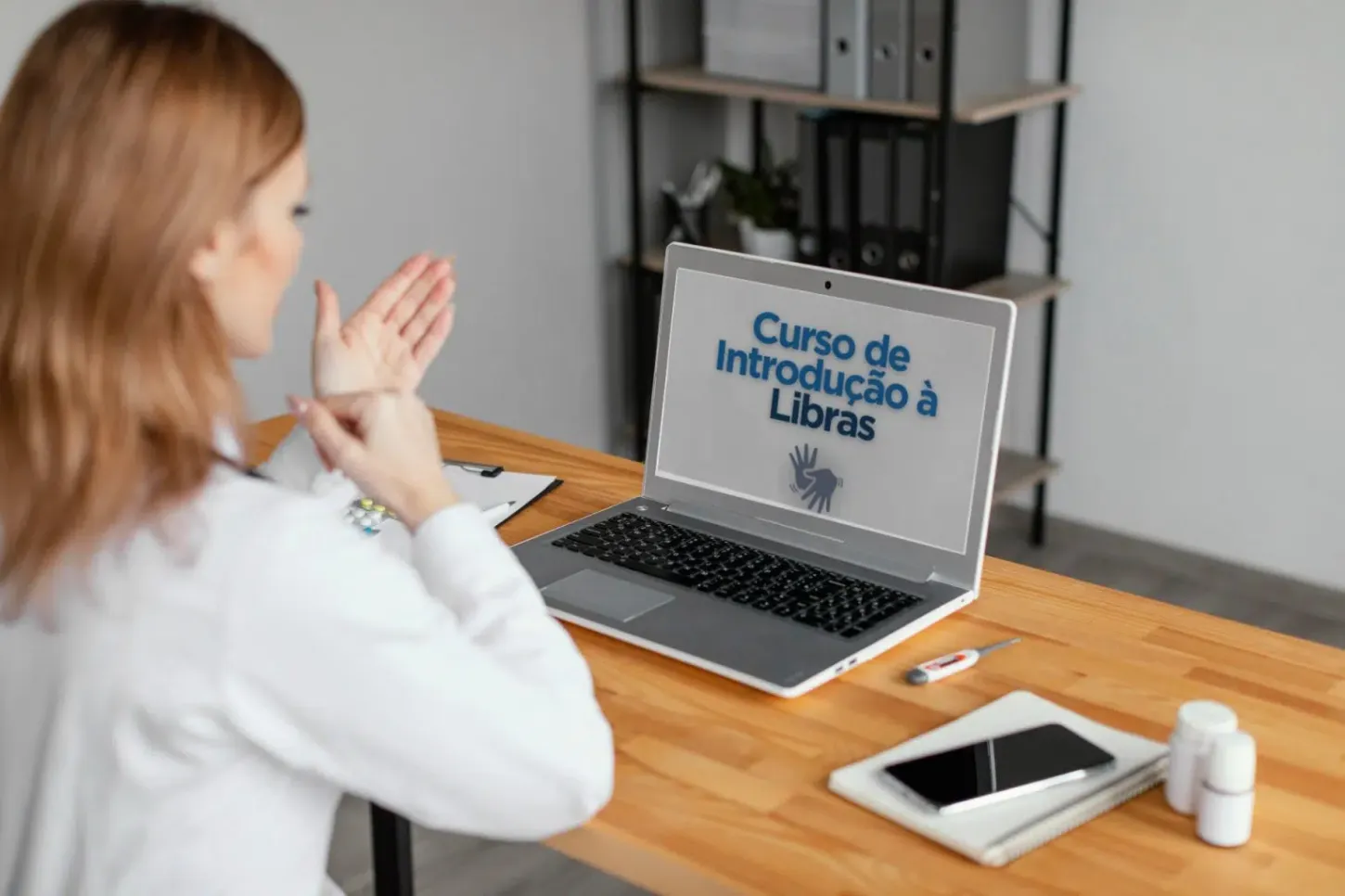 SP abre novas vagas para o curso on-line gratuito de Libras