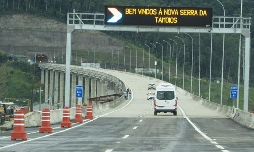 Carga especial na Tamoios altera trânsito na madrugada de quarta-feira