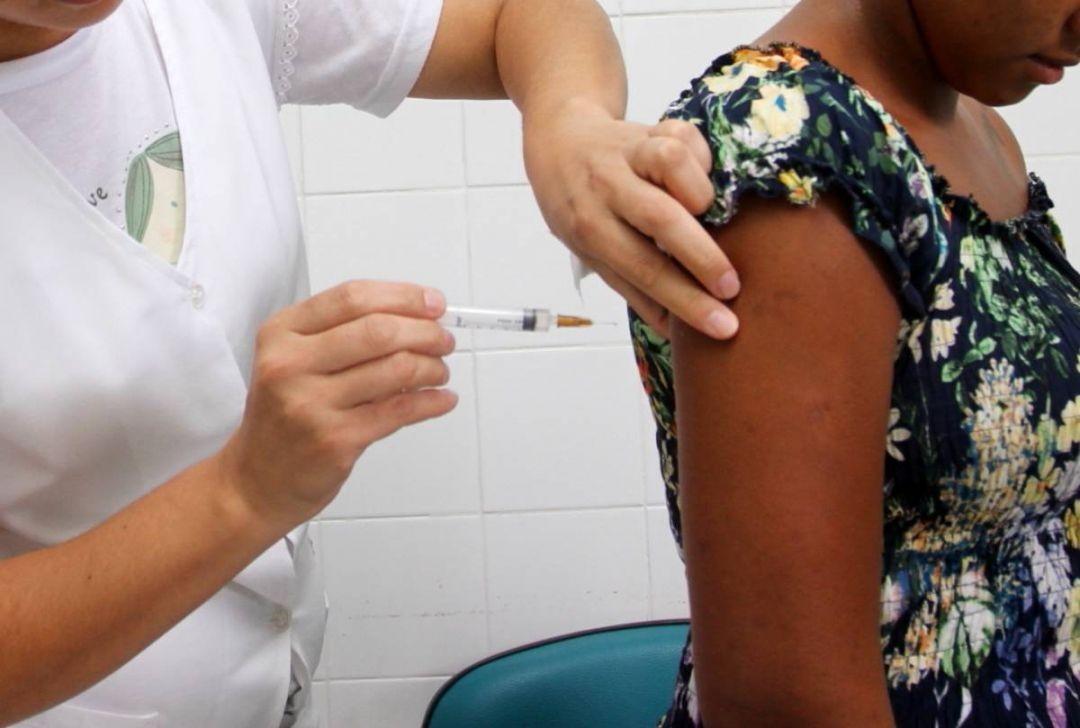Jacareí amplia vacinação itinerante com aplicação de doses em supermercados