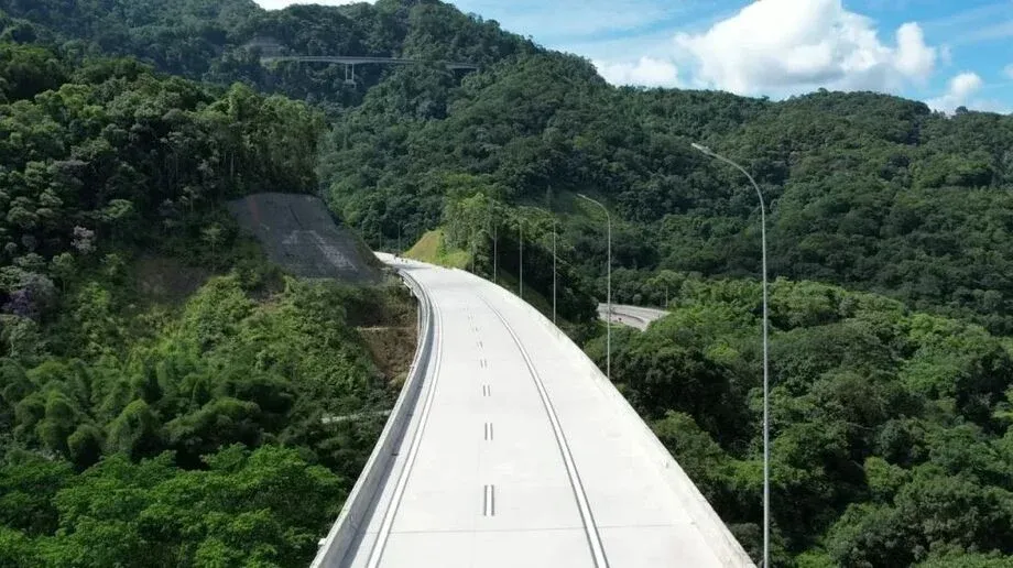 Rodovia dos Tamoios é bloqueada para aferição de radares