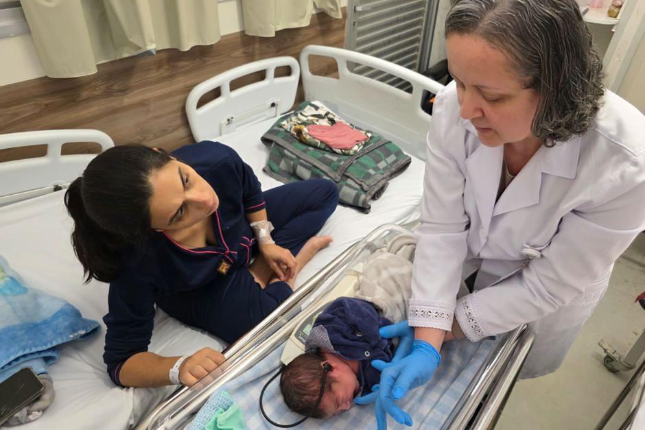 Teste da orelhinha é realizado em 100% dos bebês no Hospital Municipal de SJC
