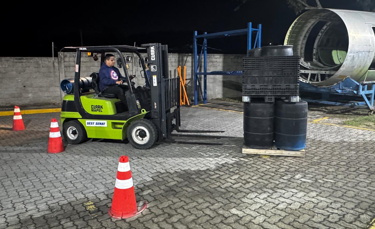 Atenção, Jacareí! Inscrições abertas para 30 vagas do curso de Operador de Empilhadeira e 30 de Inglês