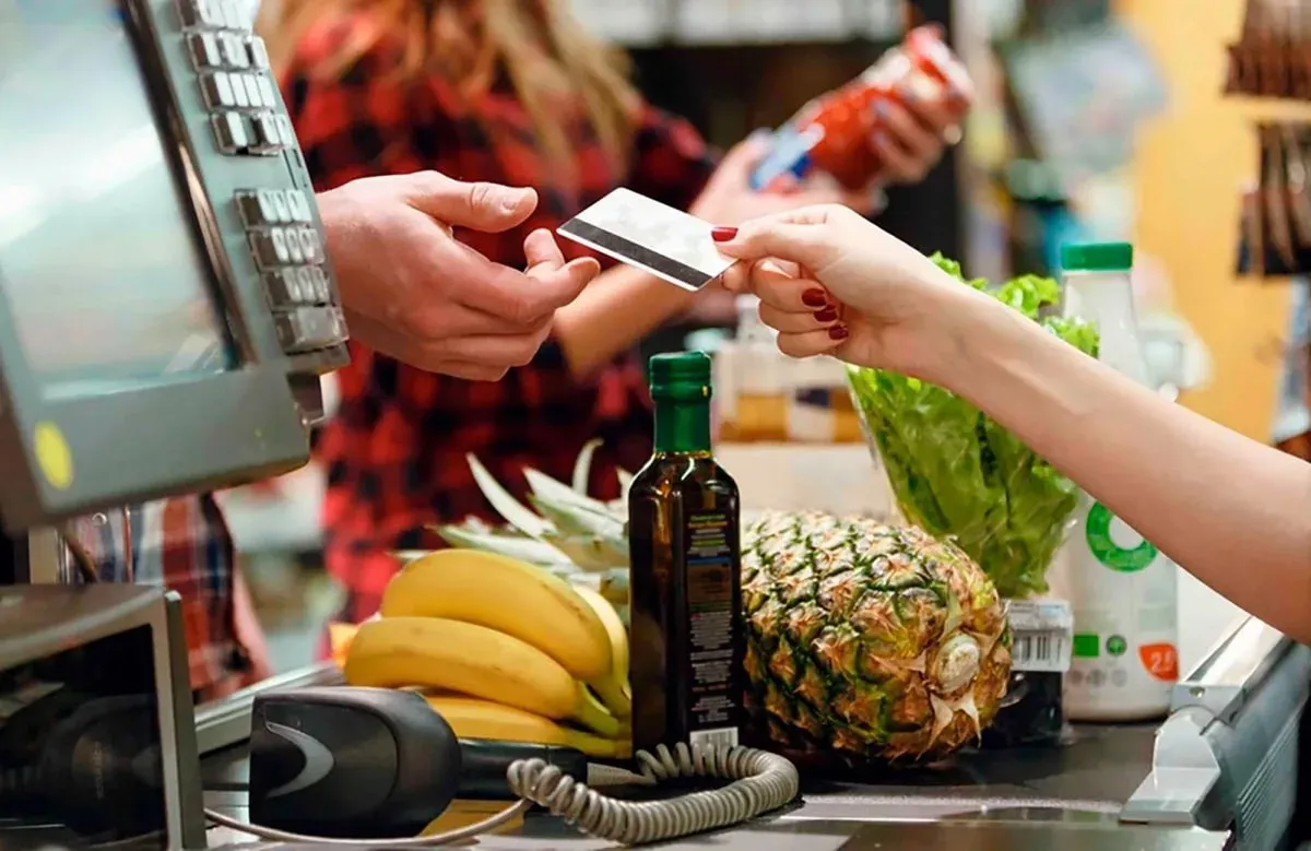Governo estuda alterar regras para compras com vale-refeição e alimentação