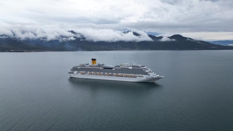 Temporada de cruzeiros 2025/2026: grandes transatlânticos impulsionam economia de Ilhabela
