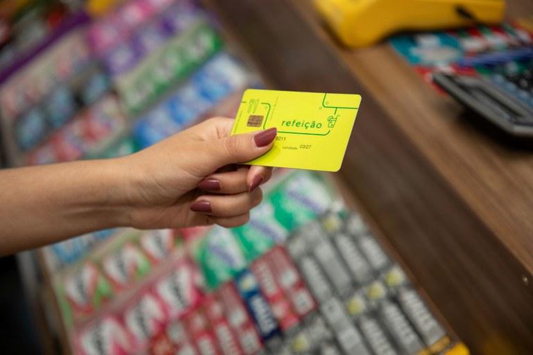Empresas e comércio se preparam para novas regras do vale-alimentação e vale-refeição a partir de 2026