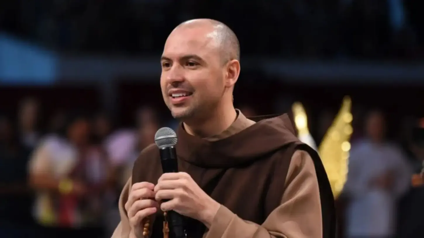 Futebol, fé e solidariedade se unem em evento beneficente com presença de Romário e show do Frei Gilson