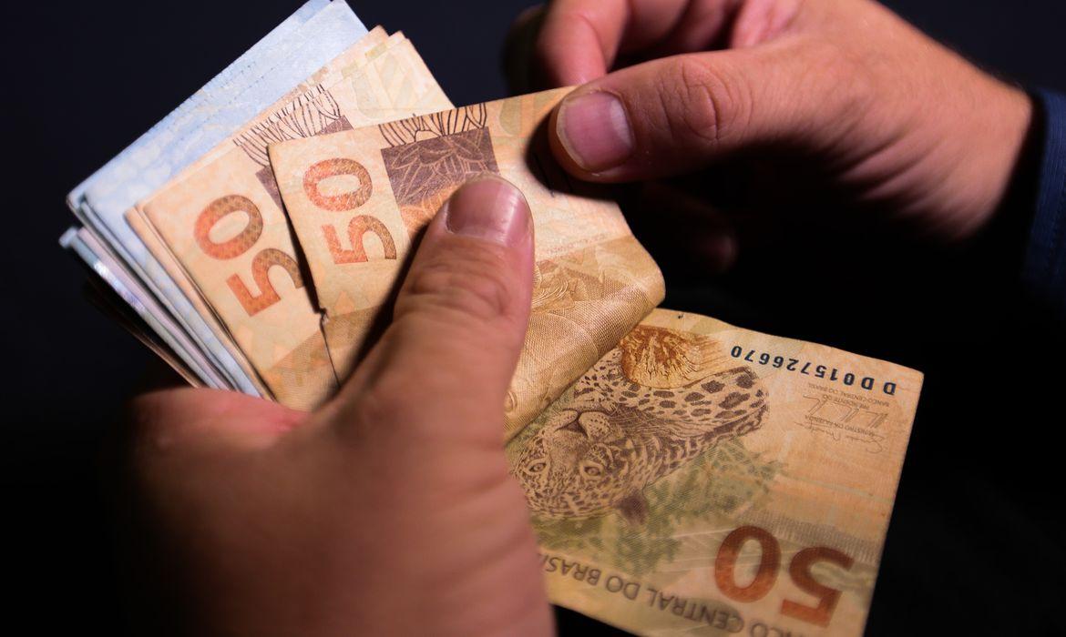 Novo salário mínimo será de R$ 1.621 em 2026