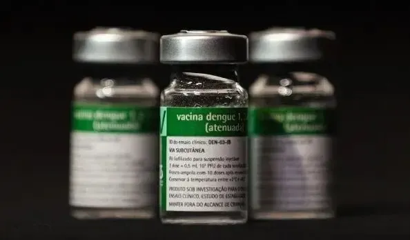 Vacina contra dengue deve começar a ser distribuída em janeiro e terá profissionais da saúde como grupo prioritário