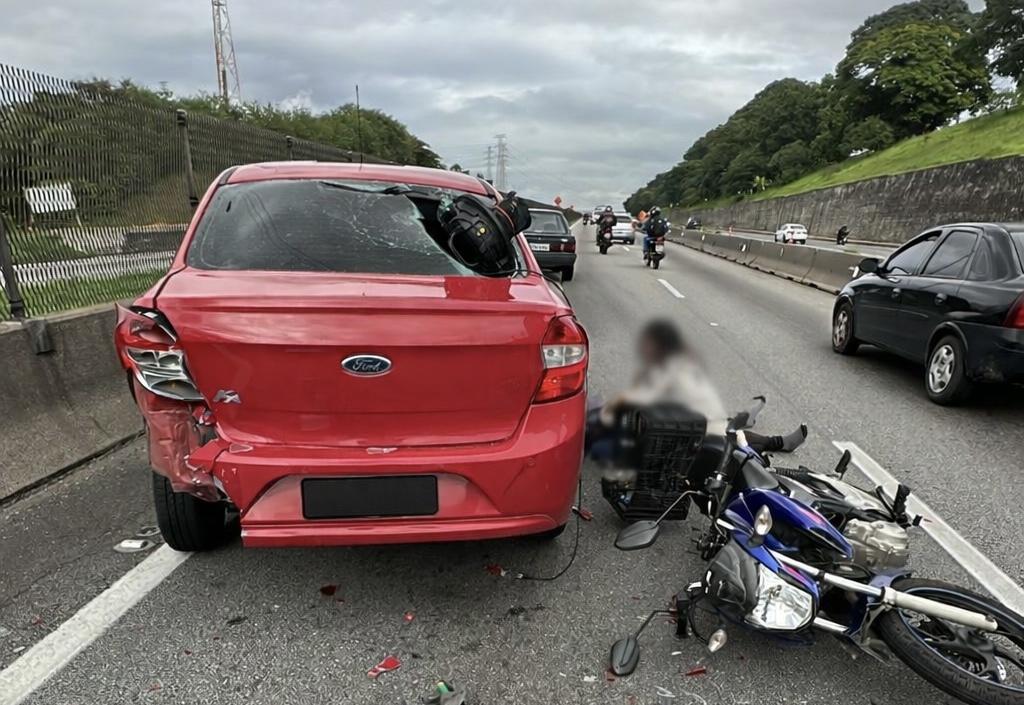 Acidente de moto fere motociclista em São José