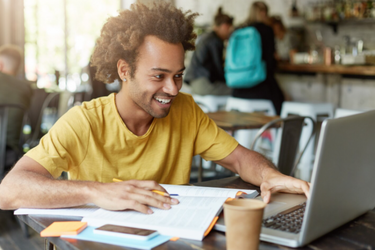 Faetec oferece 15 mil vagas em cursos gratuitos e a distância