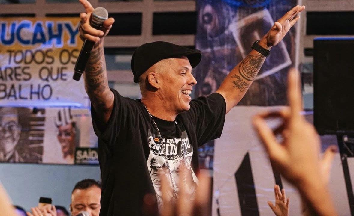 Pé na Areia celebra 6 anos com feijoada e show de Leandro Sapucahy em SJC