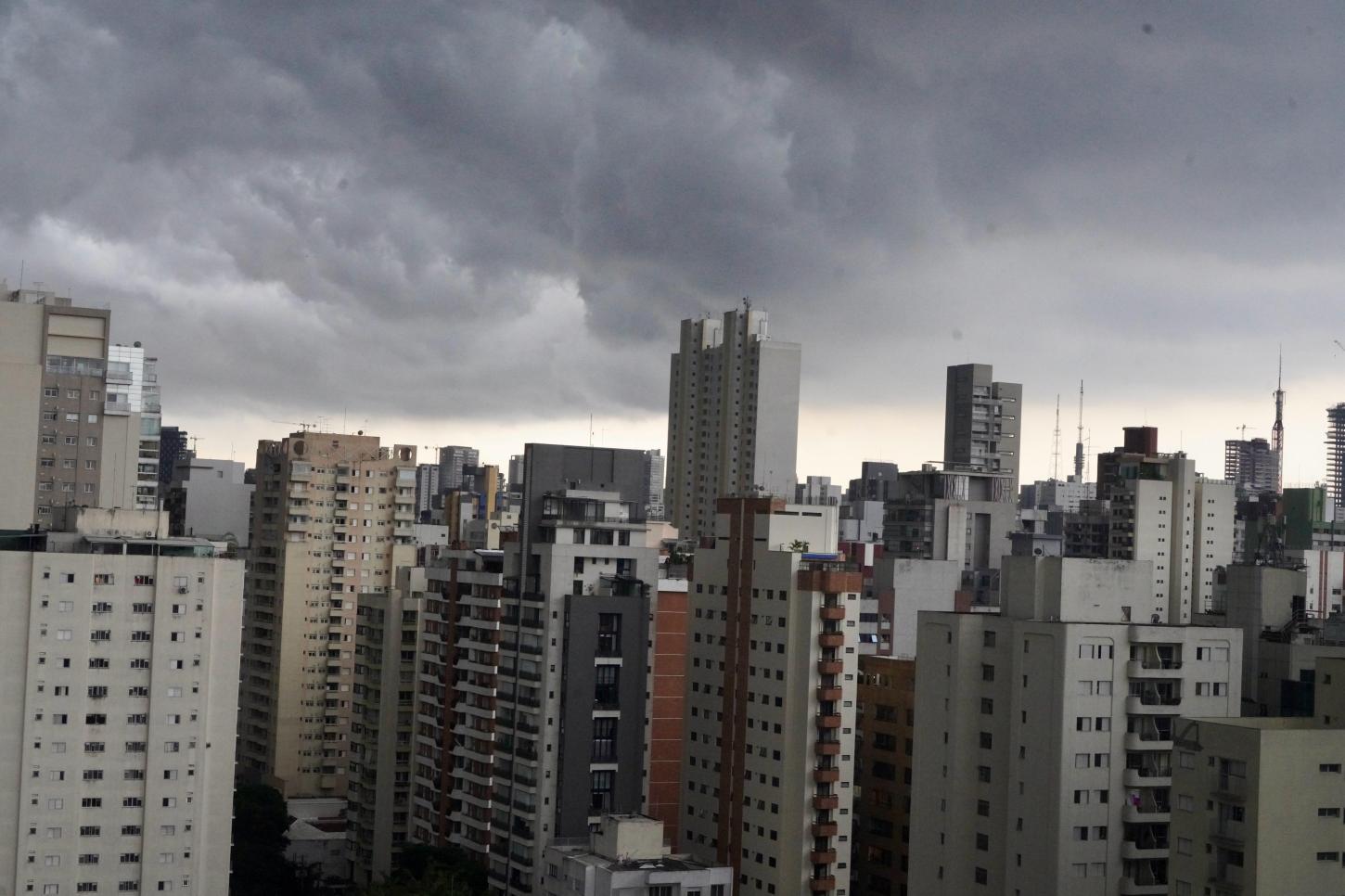 Previsão do tempo para terça-feira (13) em SP: dia será marcado por Sol entre muitas nuvens