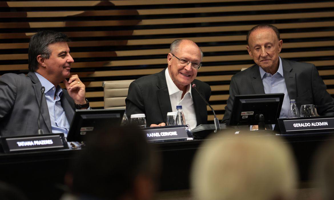 Alckmin diz que redução da jornada de trabalho é tendência mundial