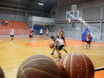 Escolinha de basquete da Prefeitura de Jacareí oferece aulas gratuitas
