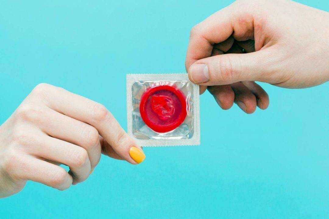 Especialista alerta para importância do uso de preservativos durante Carnaval