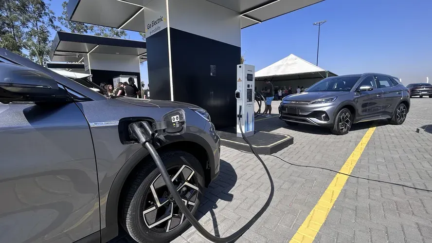 Nova lei garante carregadores para carros elétricos em condomínios de SP; veja o que muda