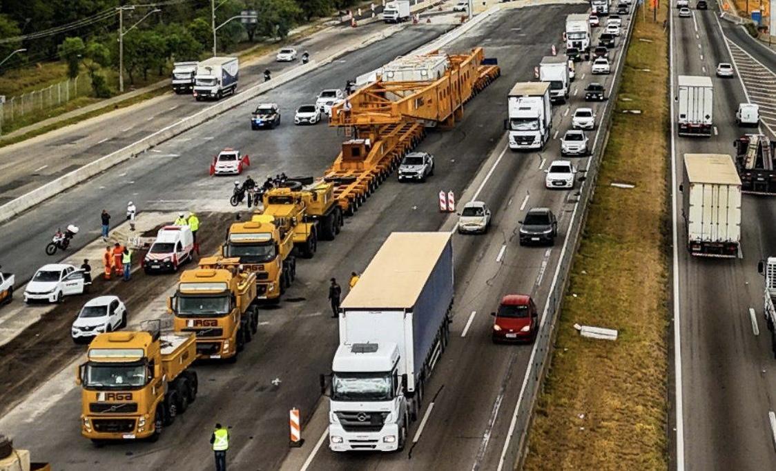 Supercarga faz novo deslocamento pela Via Dutra