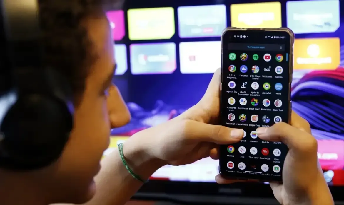 Governo recua e reduz imposto de importação sobre eletrônicos e máquinas