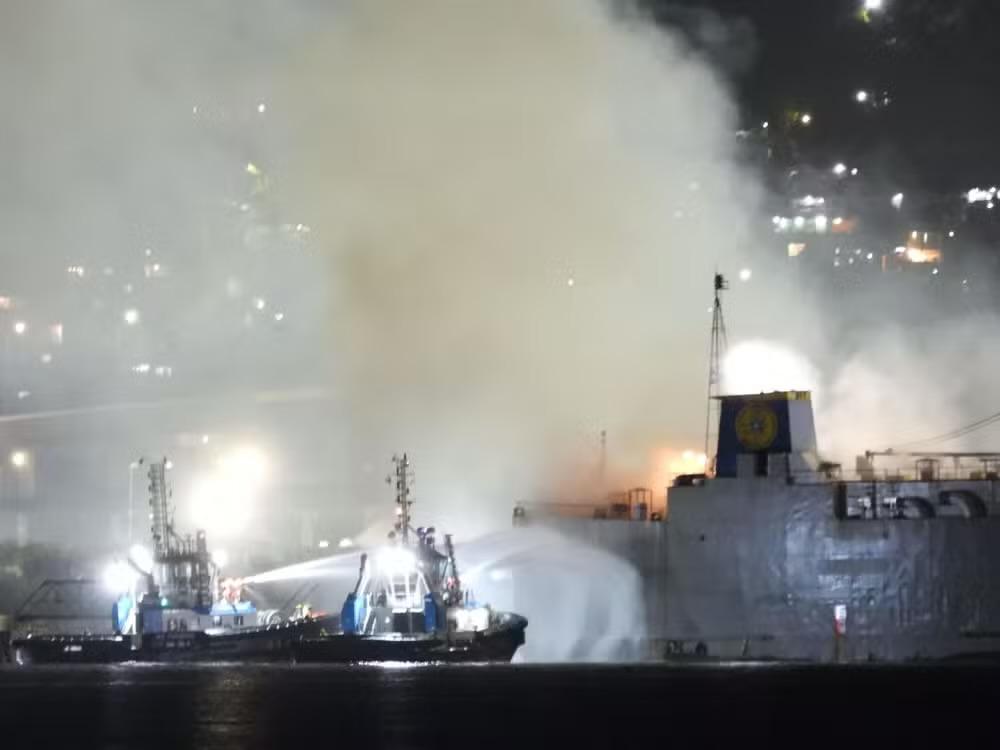 Navio com 400 animais e 28 tripulantes pega fogo no Porto de São Sebastião