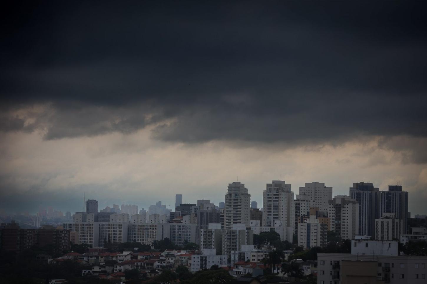 Previsão do tempo para domingo (08), em SP: risco de temporais e aumento da nebulosidade