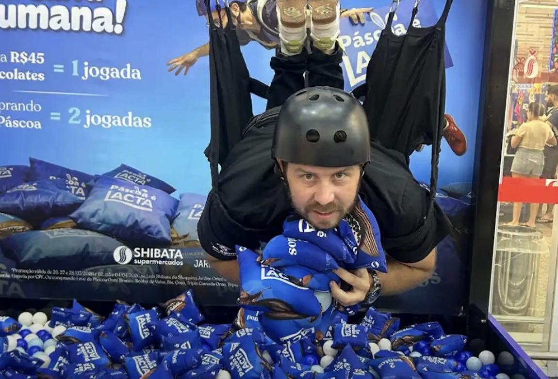 Shopping de São José tem brincadeira da “Garra Humana Gigante”