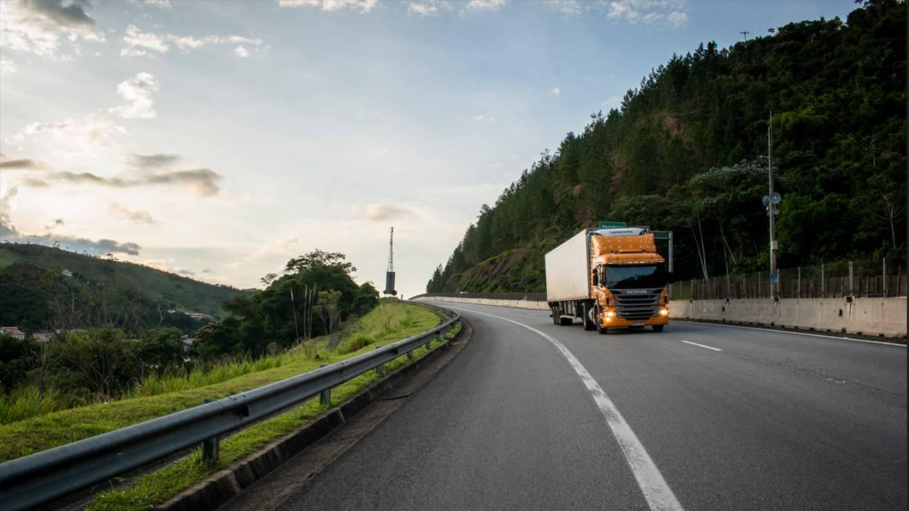 Tamoios inicia obras de recapeamento em toda a rodovia