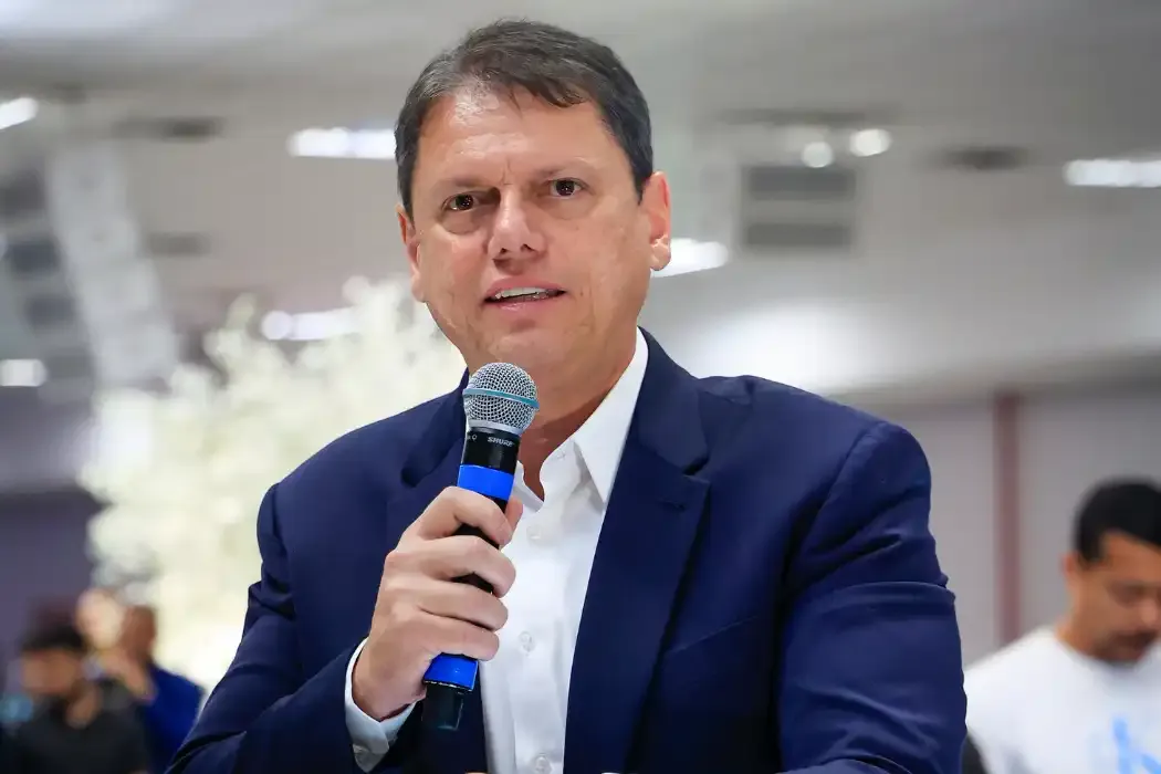 Tarcísio cumpre agenda no Vale com inauguração, visita a hospital e reunião